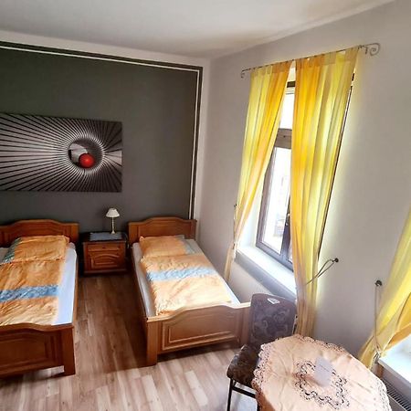 Hotel-Garni "Zum Loewen" バート・フライエンヴァルデ エクステリア 写真